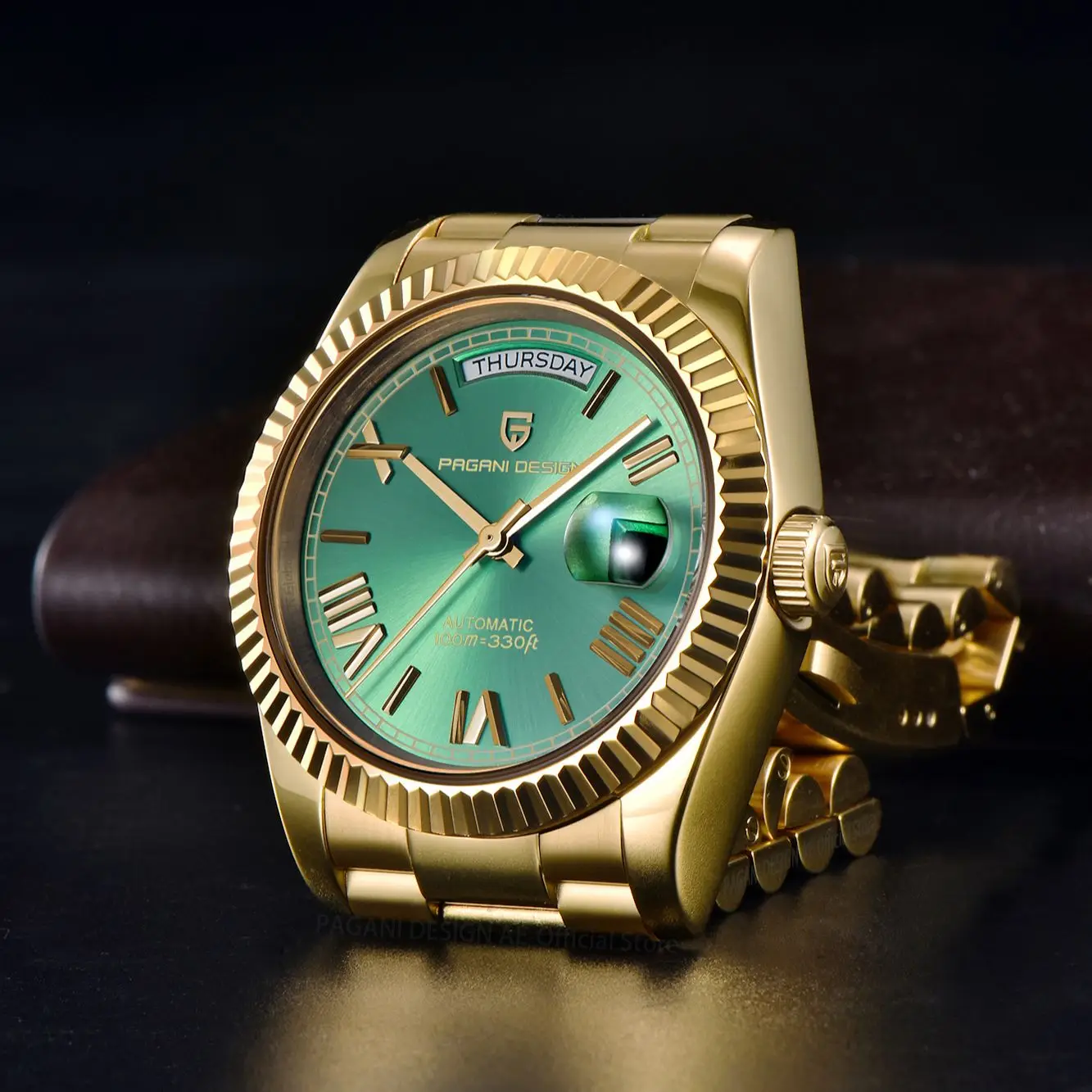 Montre Homme Automatique PAGANI DESIGN DD36 Or Vert V2 Luxe Saphir Vue rapprochée de la montre Pagani Design DD36 sur un poignet masculin