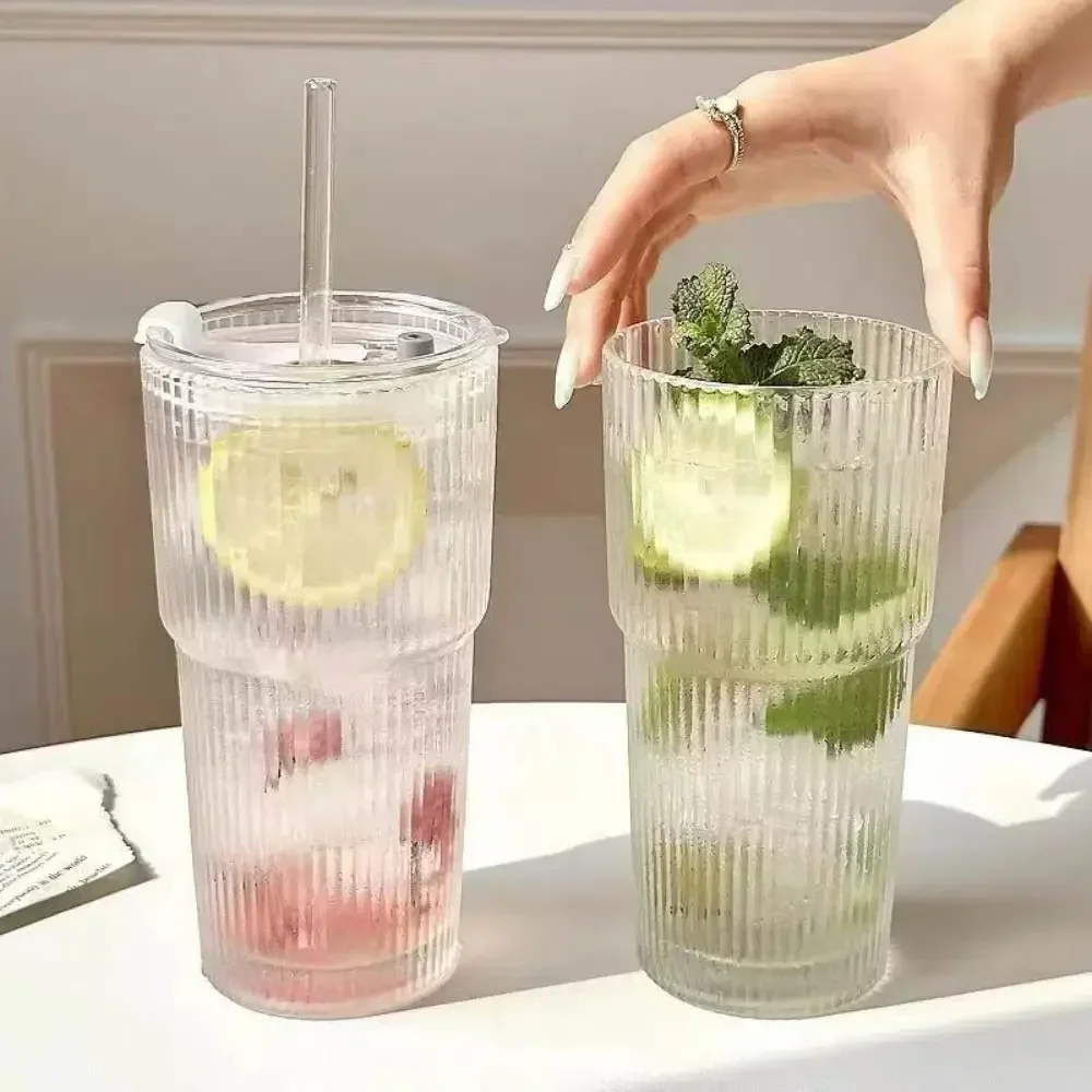 Vue de dessus de la tasse en verre Vracado remplie d