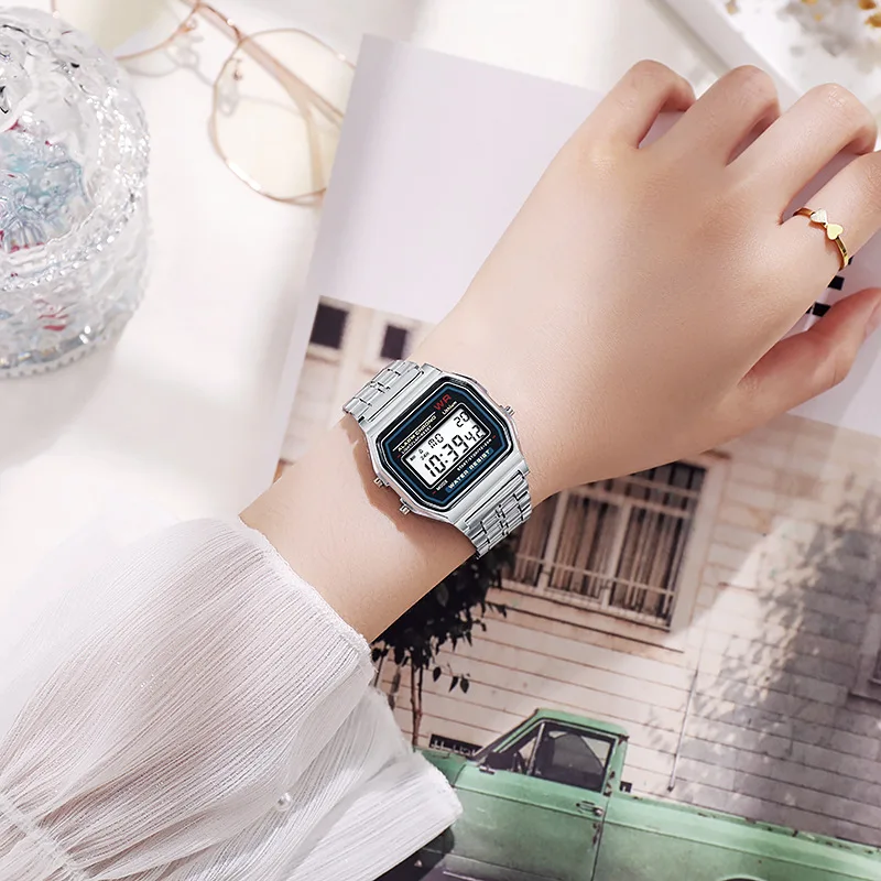 Montre Digitale Rétro Or Rose - Style Luxe & Quotidien Unisexe Affichage LED de la montre digitale rose gold