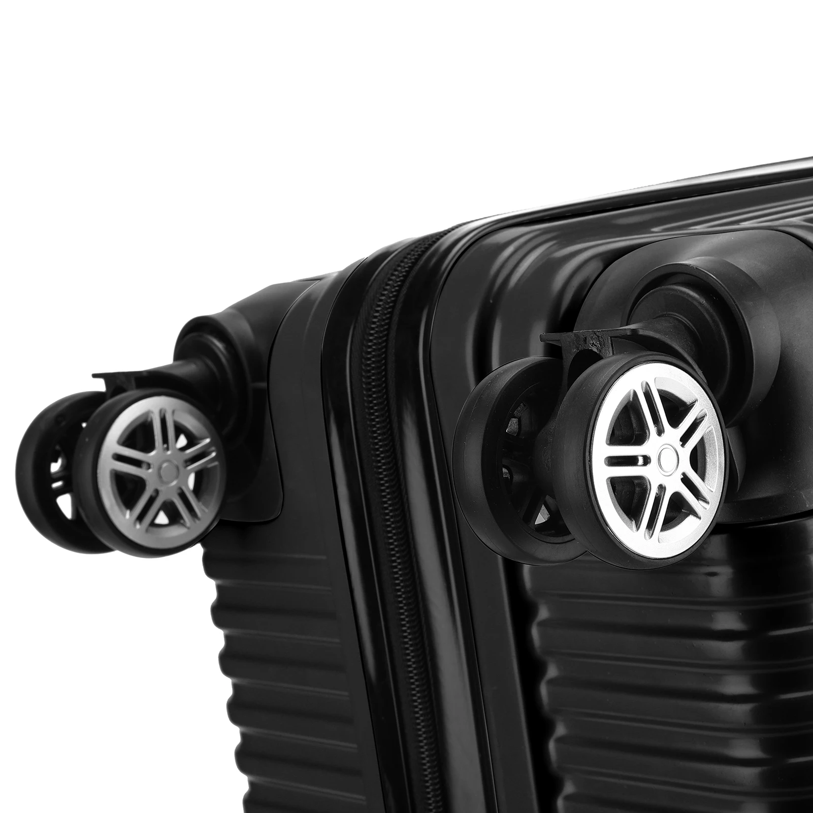 Valises de voyage noires ouvertes montrant l