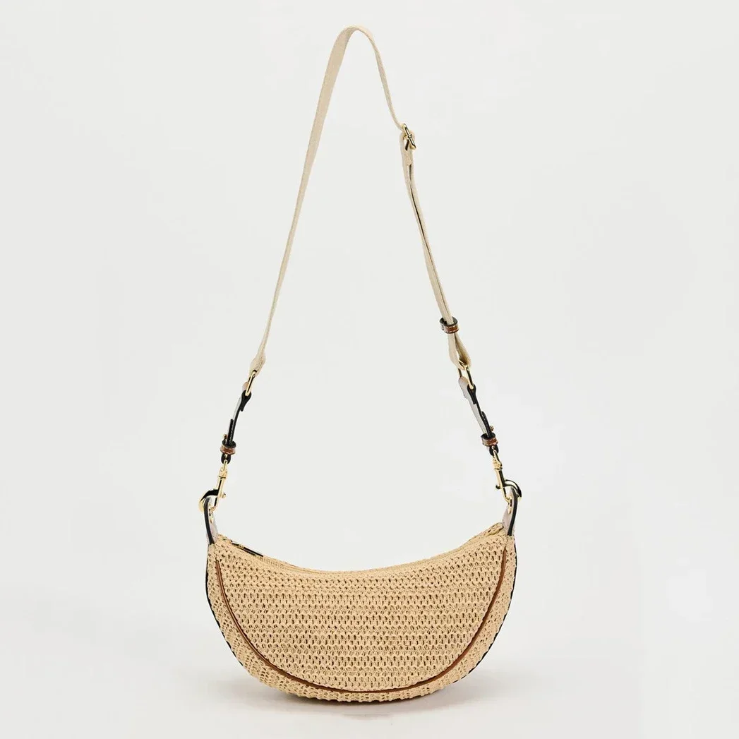 Détail du tressage du sac en paille naturelle