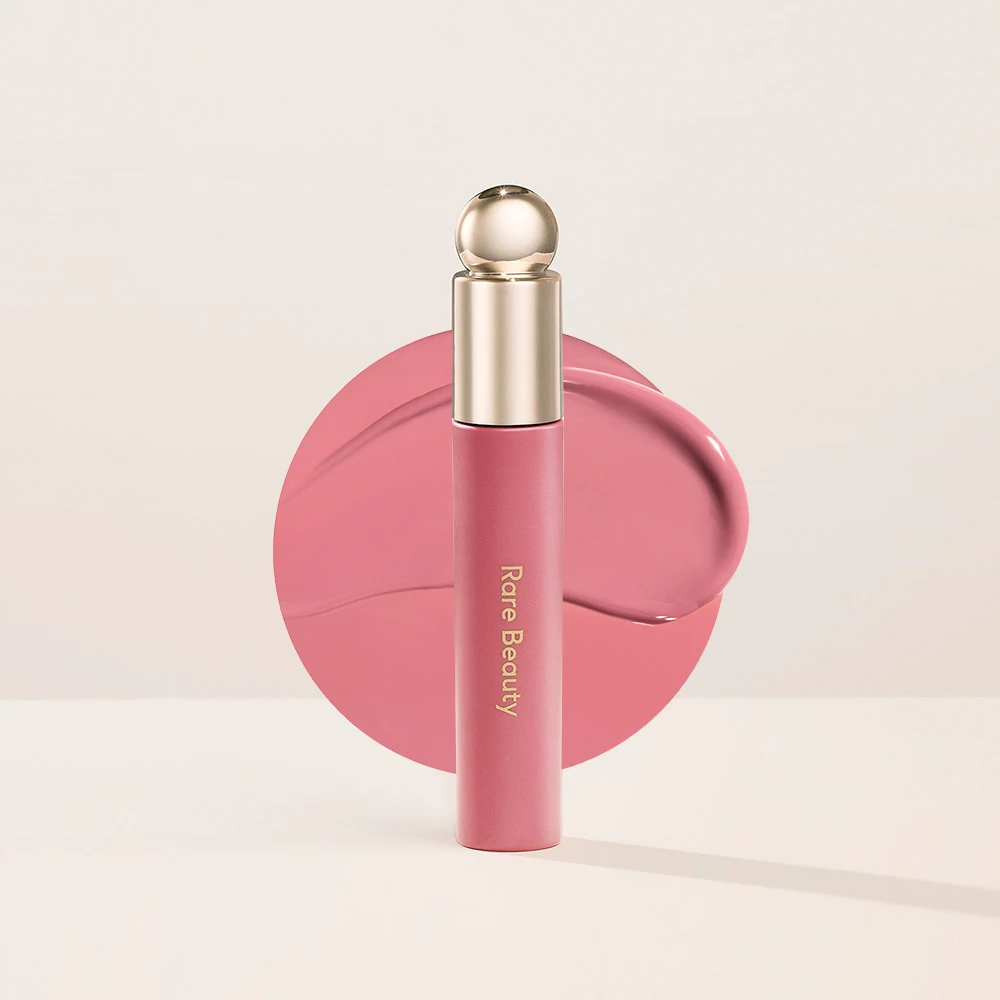 Échantillons de couleurs de blush liquide sur peau