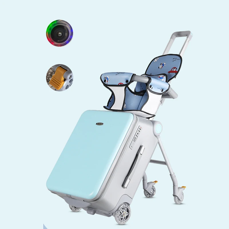 Enfant interagissant joyeusement avec sa valise
