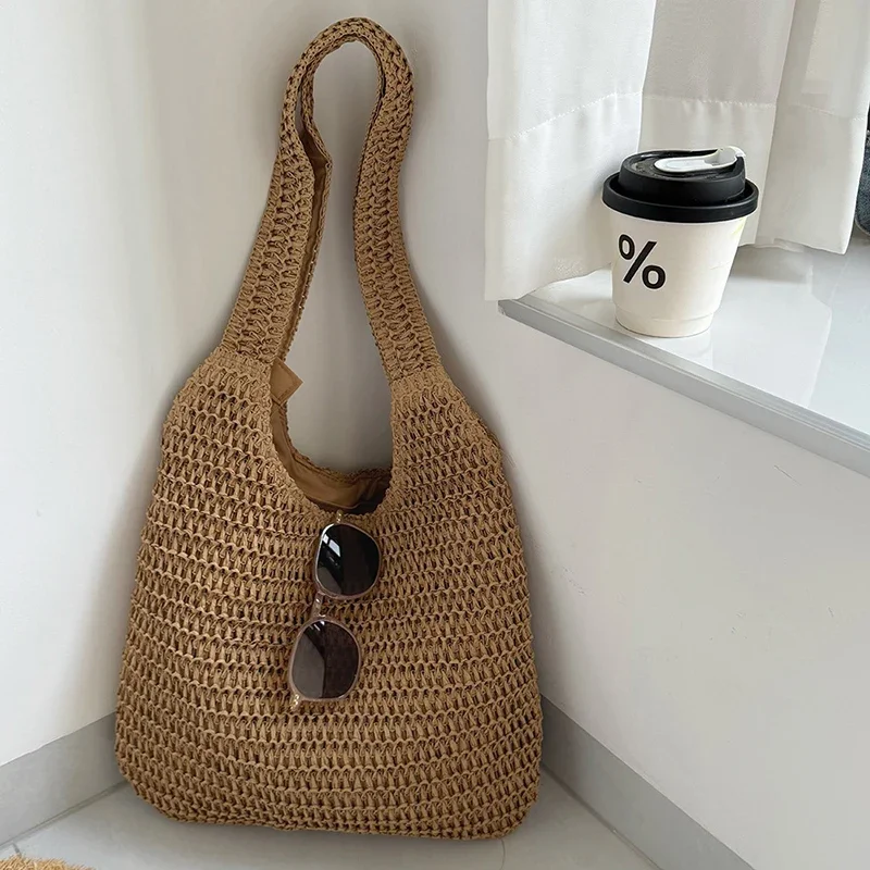Sac à main femme rotin et paille en gros plan