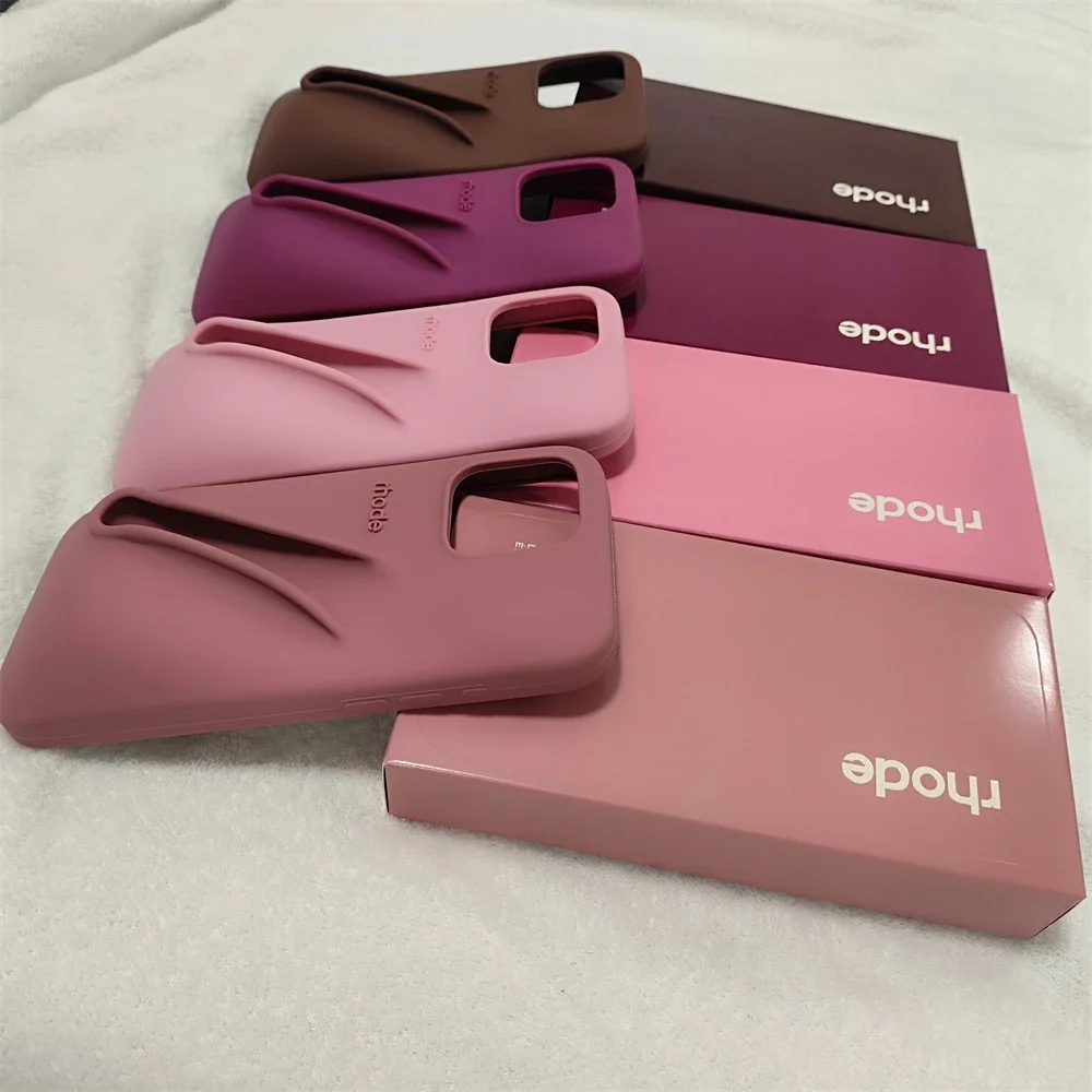 Coques iPhone de différentes couleurs avec porte-gloss