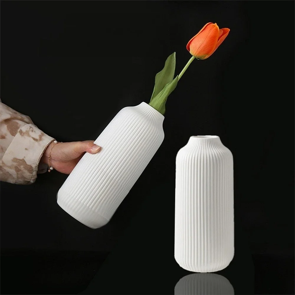 Vase Céramique Minimaliste Mat - Décoration Fleurs Séchées & Pampas Gros plan sur la texture mate et rugueuse du vase en céramique blanche