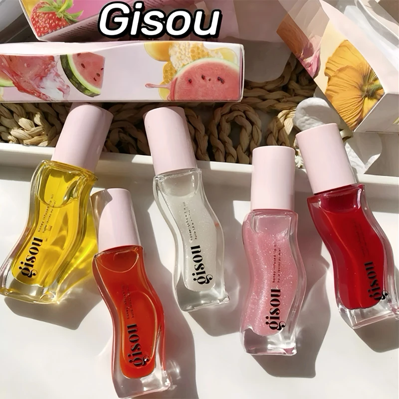 Baume à lèvres Gisou hydratant sur des lèvres douces