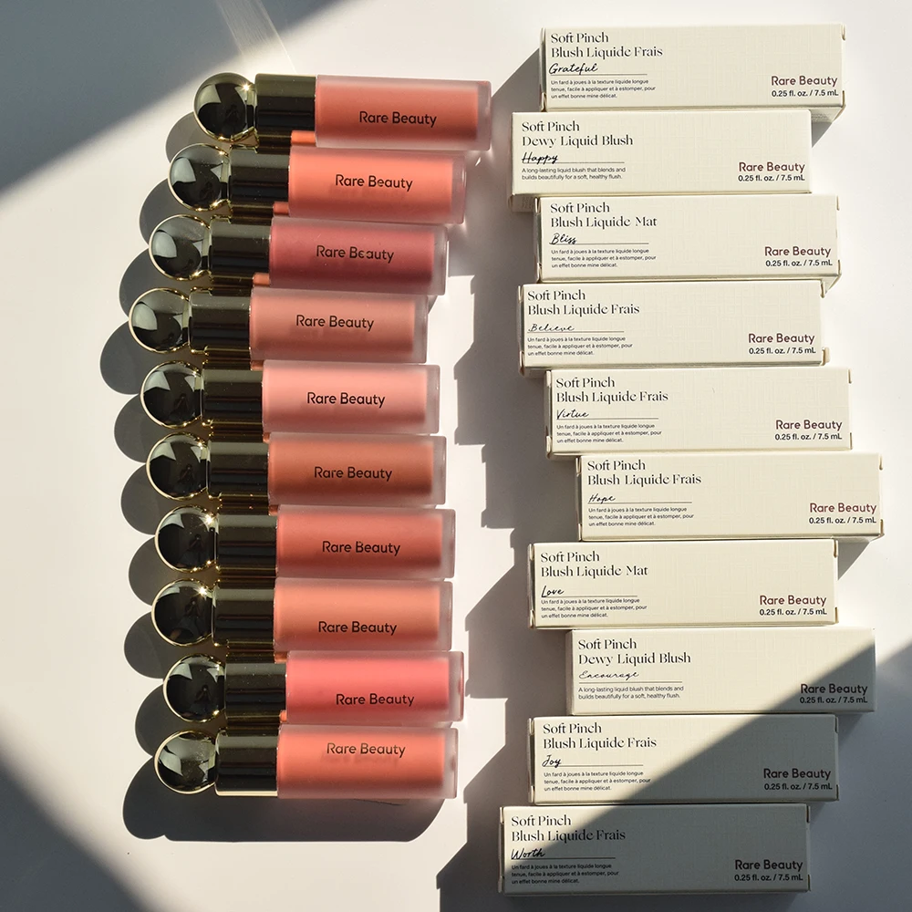 Blush Fluide MOONBIFFY Longue Tenue - Éclat Naturel & Hydratant Modèle arborant un teint rayonnant grâce au blush fluide MOONBIFFY