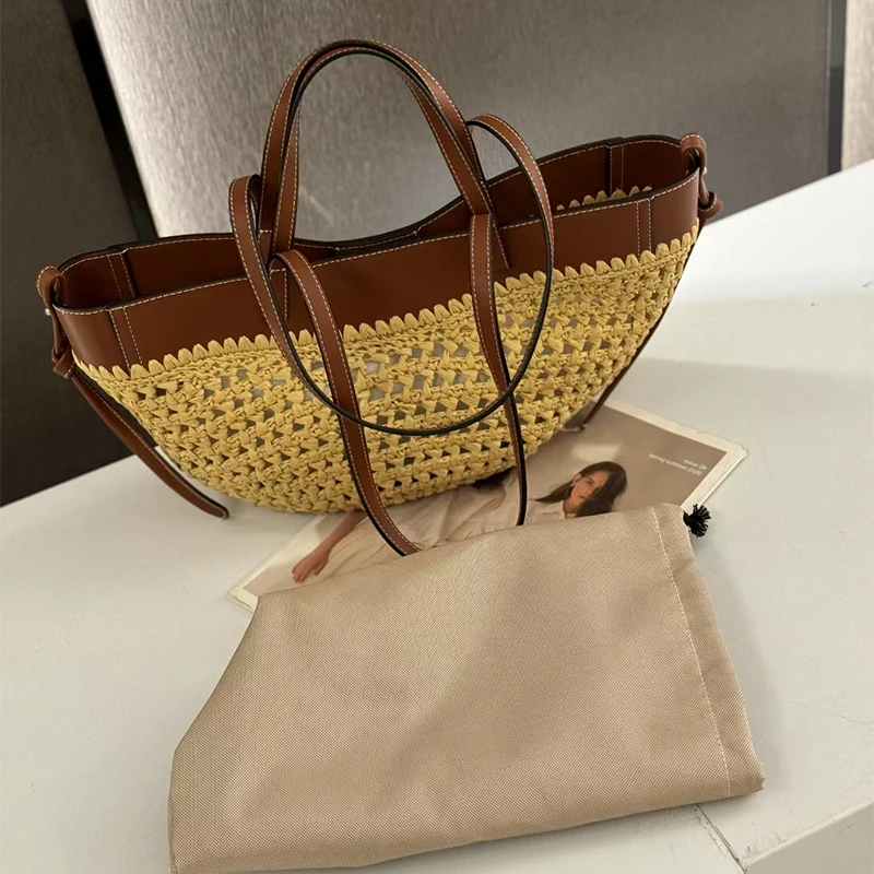 Détail du tressage du sac seau en paille