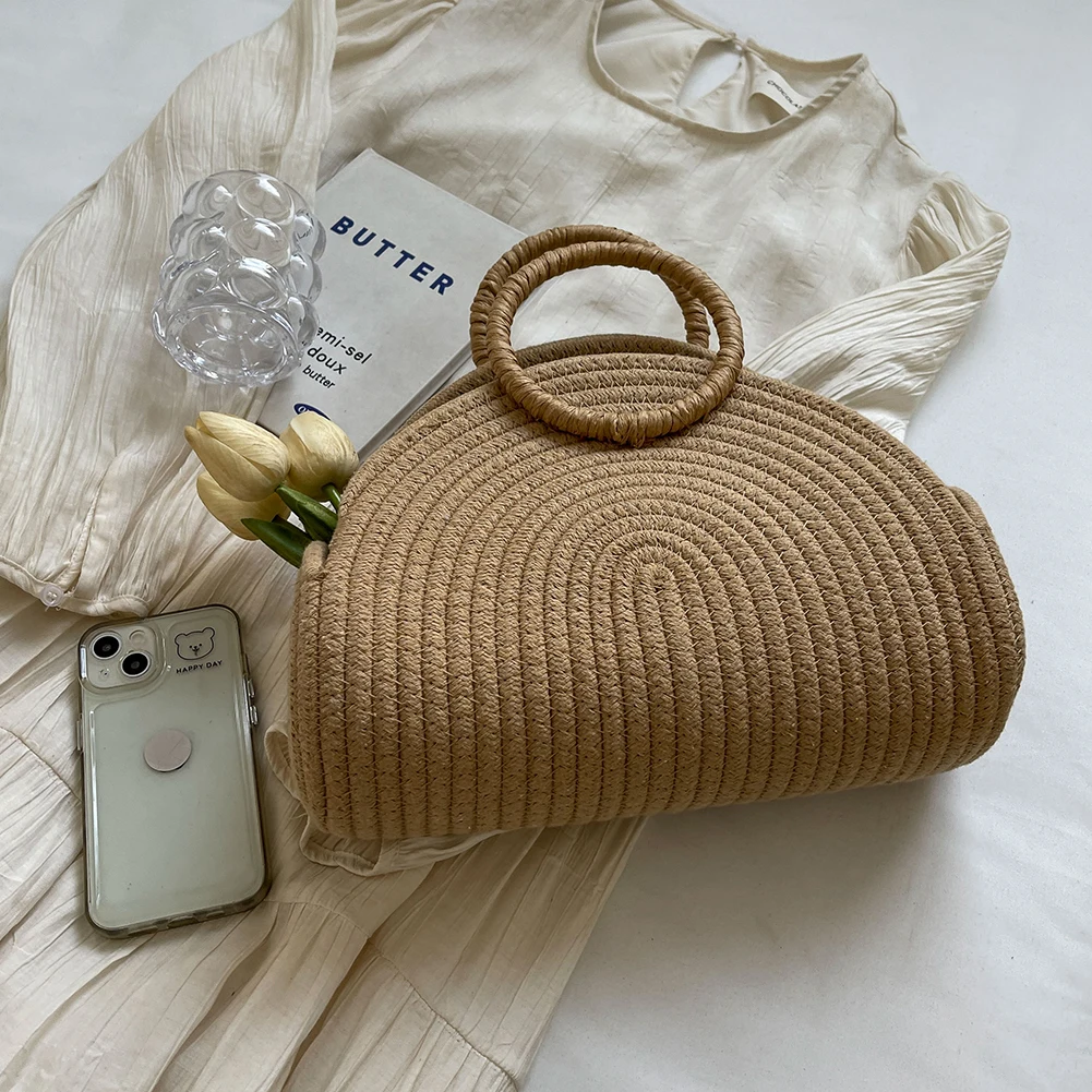 Sac à main tissé élégant, porté à la main