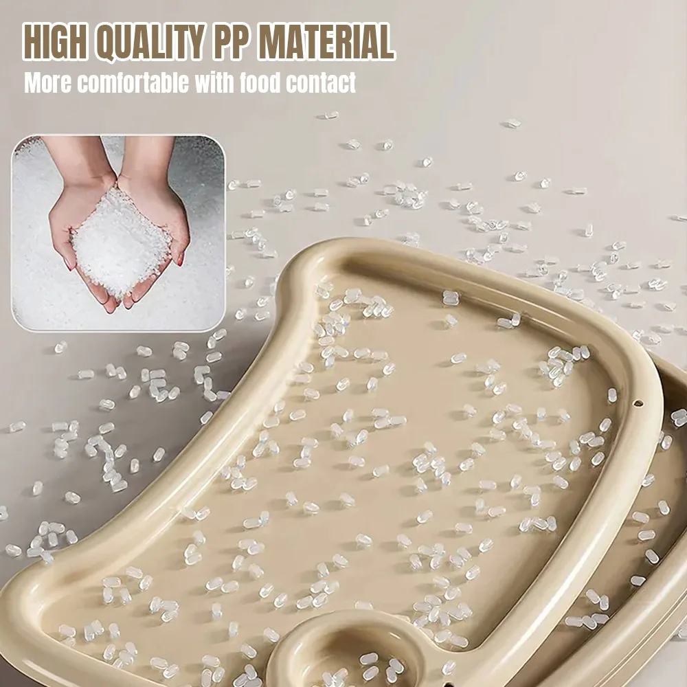 Bébé jouant dans la chaise GECOFEER en position basse