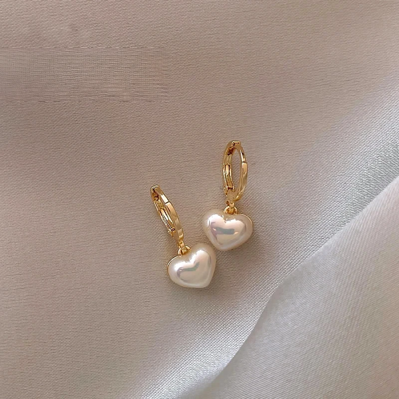 Boucles d'oreilles cœur perle, design classique
