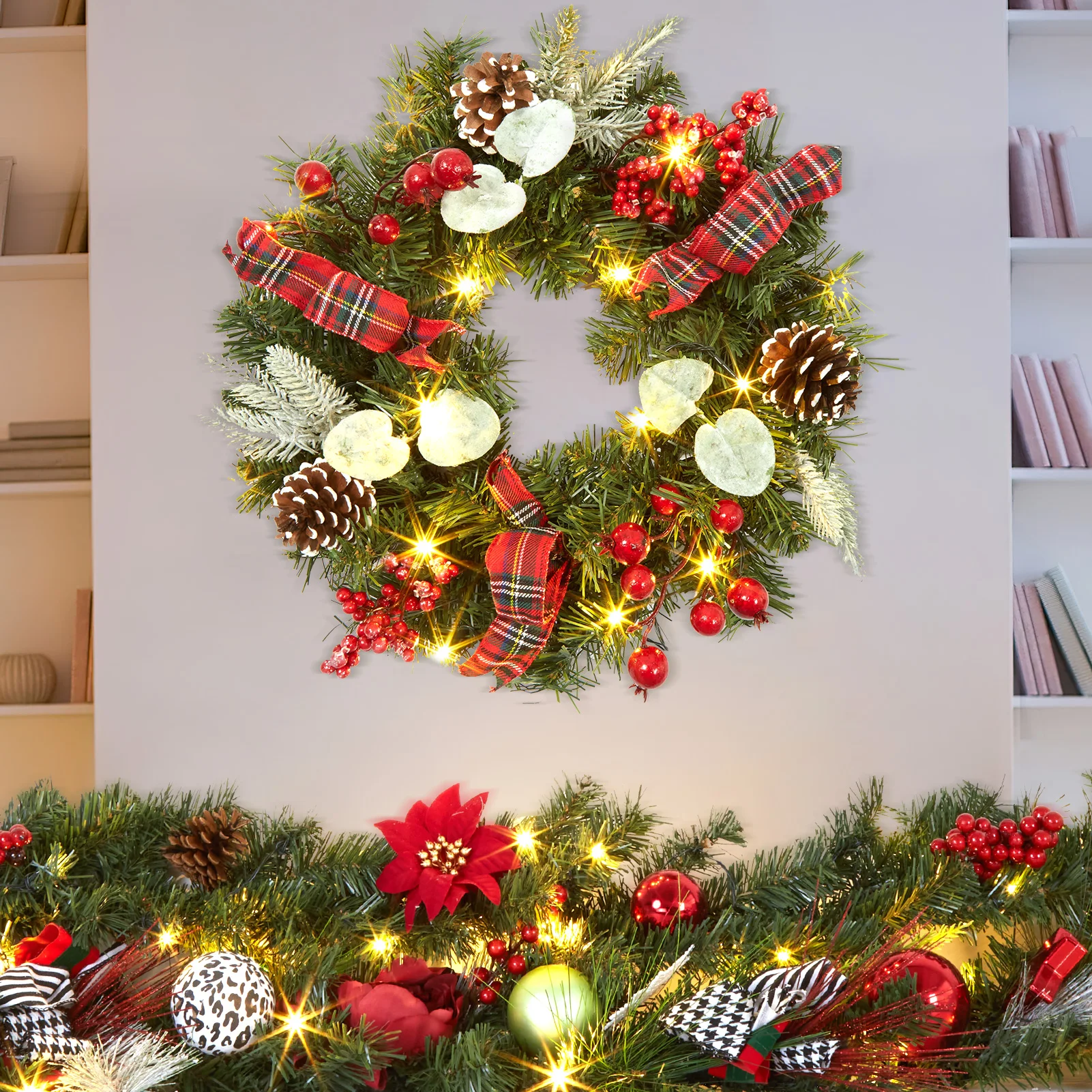 Couronne de Noël avec baies et décorations