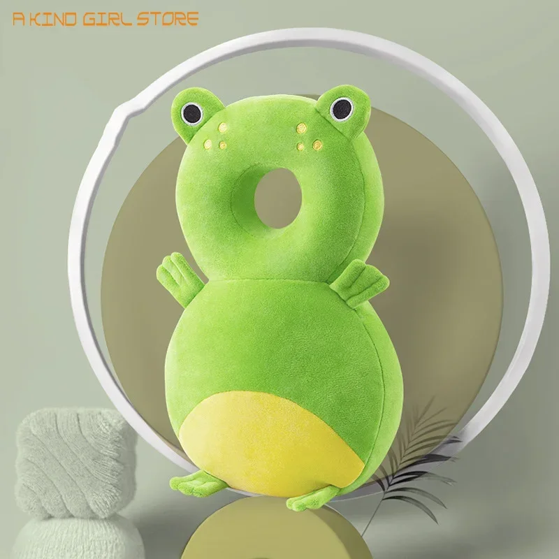 Enfant en pleine chute protégé par un coussin sac à dos antichoc