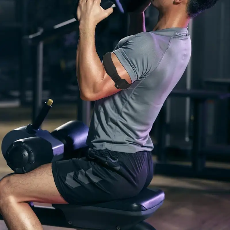 Gros plan sur la genouillère rotulienne, montrant les détails de sa conception ergonomique en silicone