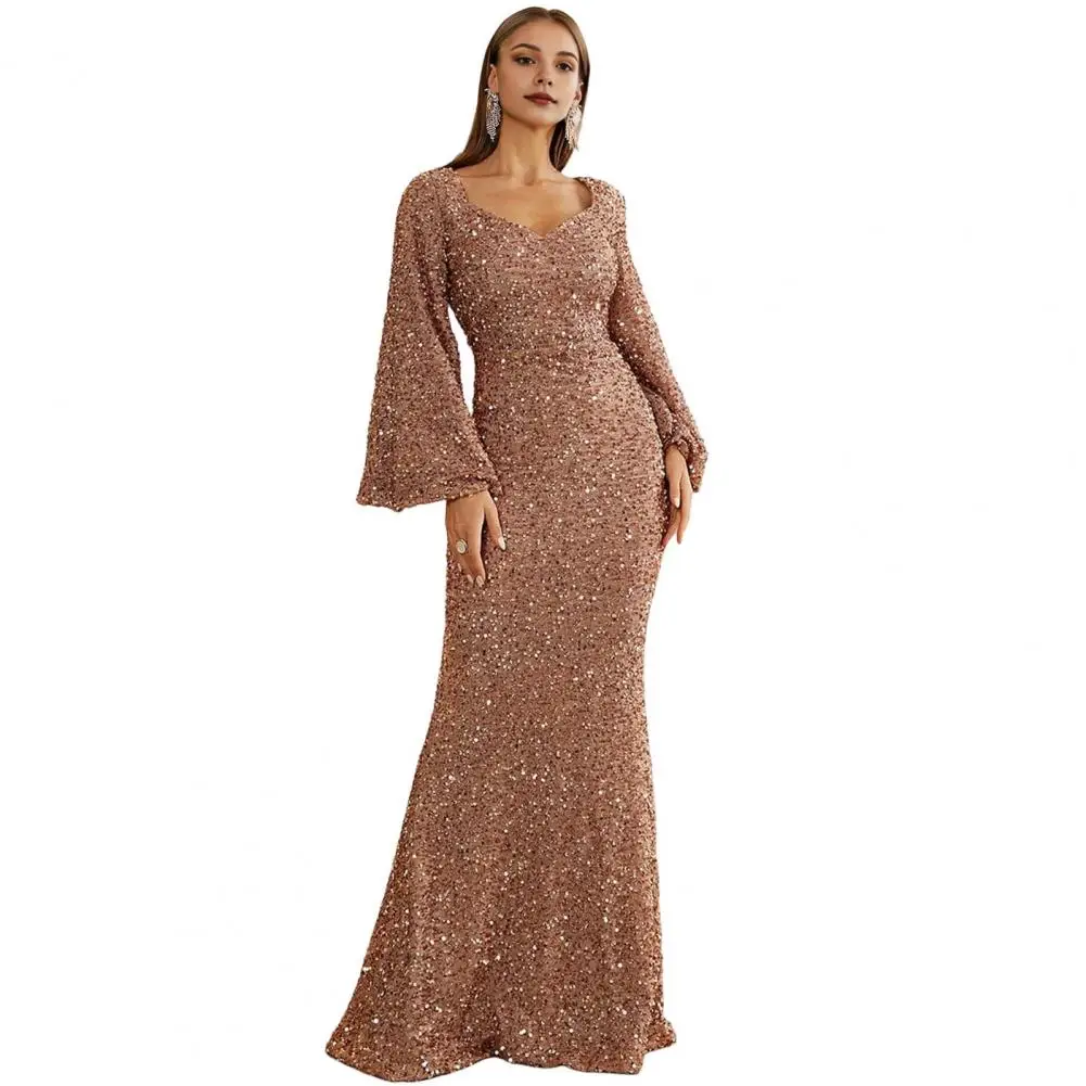 Robe de soirée à sequins avec manches cloche et col V
