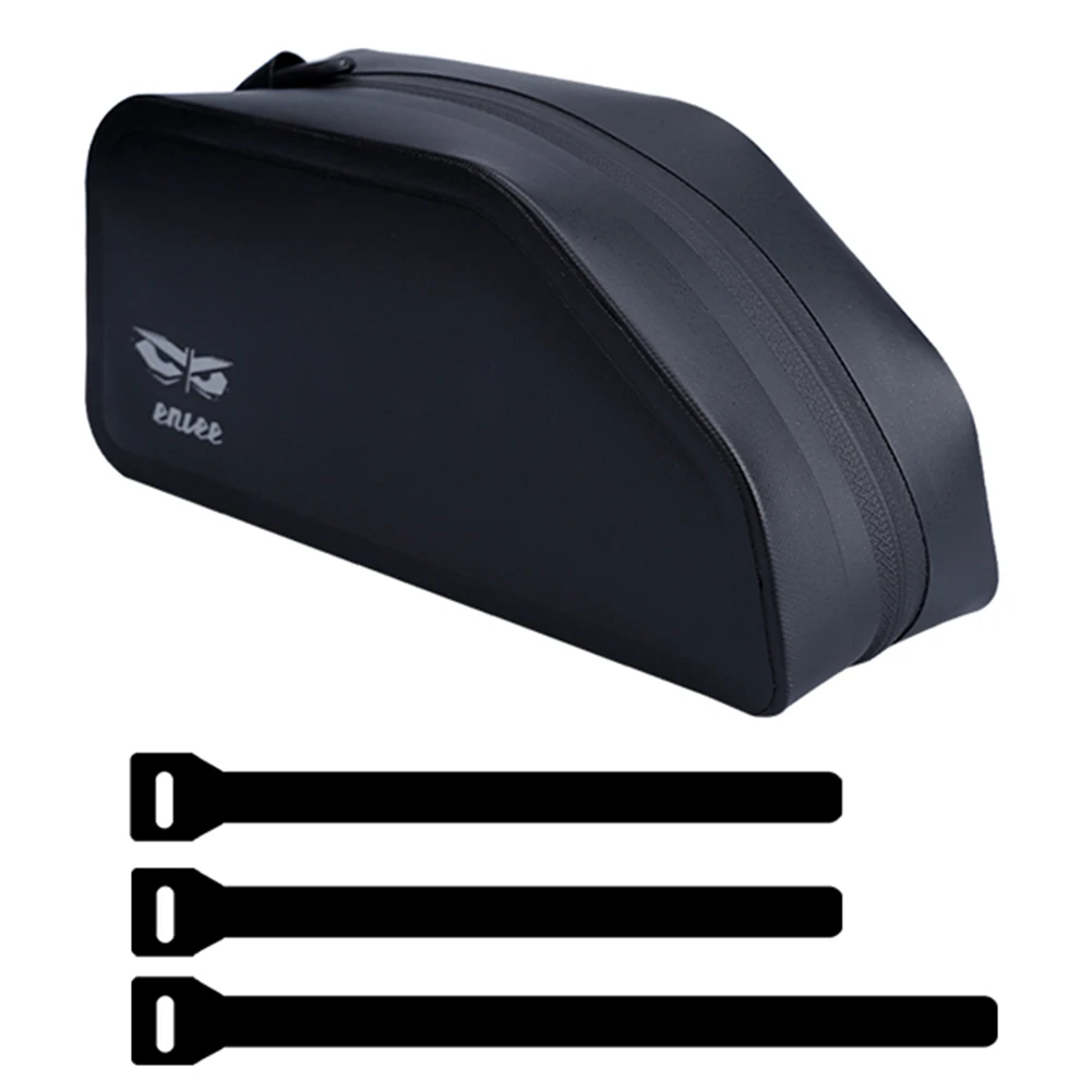 Vue rapprochée du sac de vélo montrant la qualité des matériaux