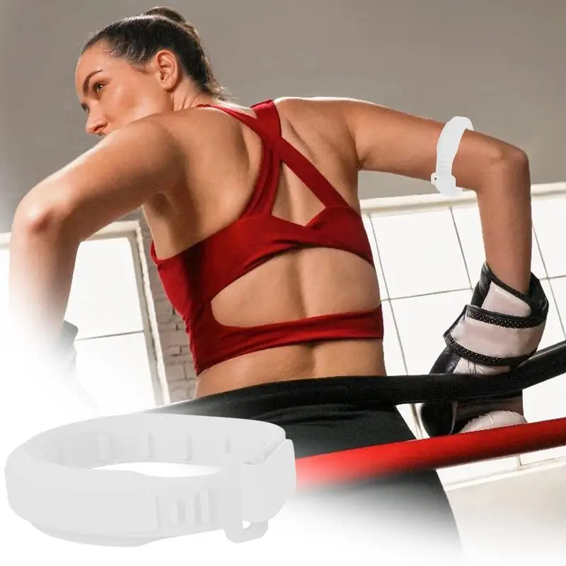 Genouillère rotulienne pliée sur un fond blanc, illustrant sa flexibilité et sa taille compacte