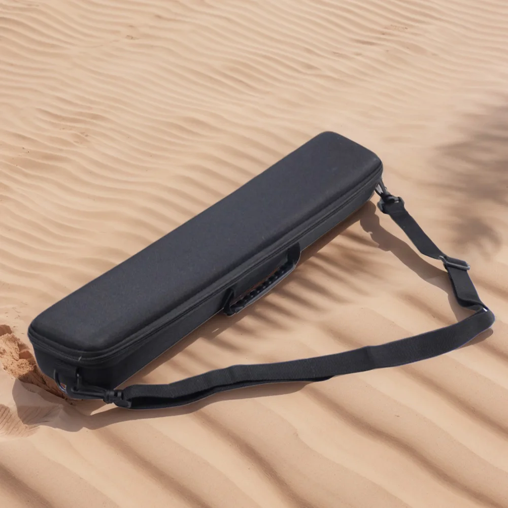 Intérieur du sac de pêche montrant l'espace et les poches en maille