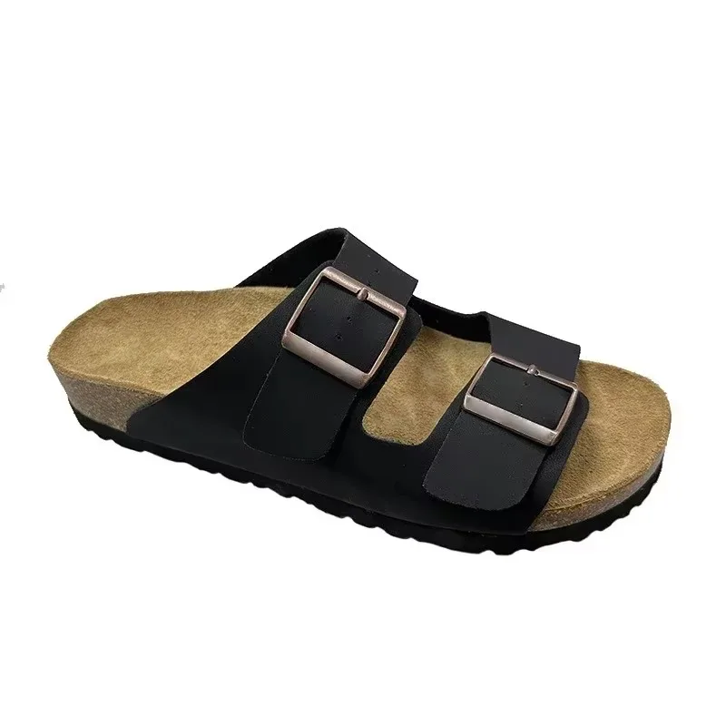 Homme portant les sandales mules en cuir