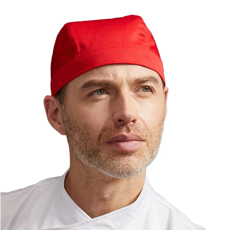 Plusieurs chapeaux de chef à motifs