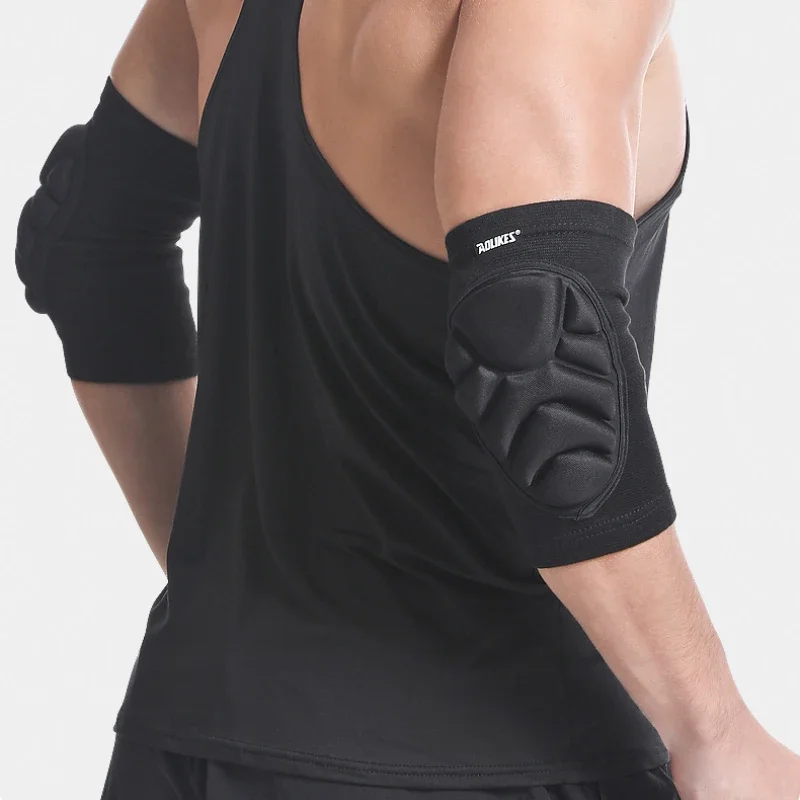 Détail du tissu respirant et des coutures de renfort des coudières