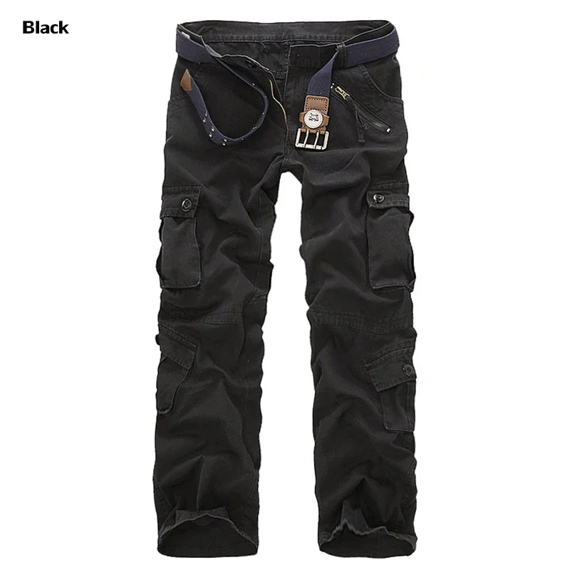 Détail des poches latérales du pantalon cargo homme camouflage.