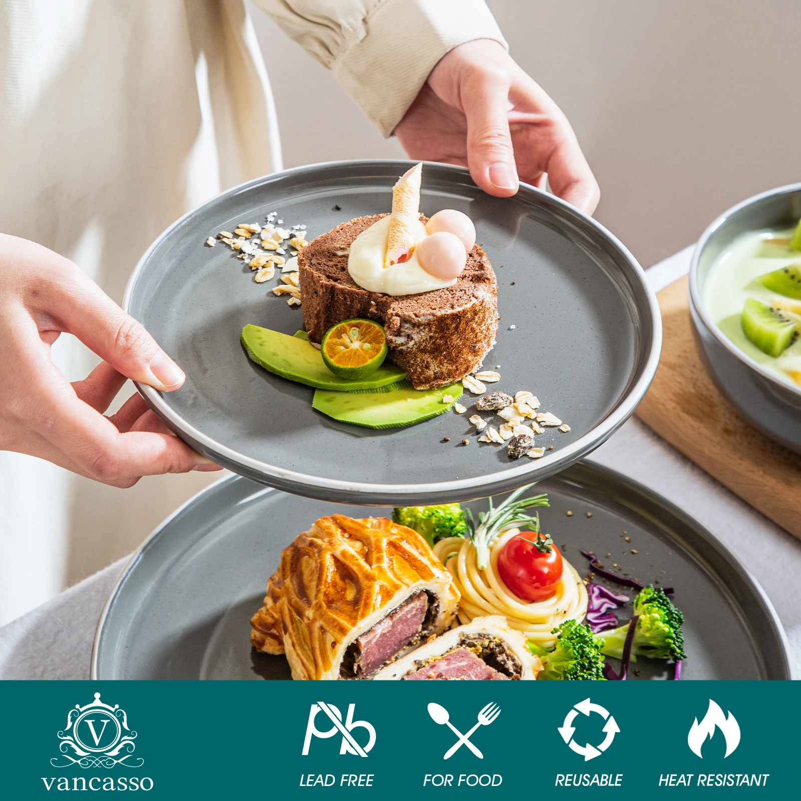 Vue rapprochée d'un bol en grès Vancasso avec motif sésame