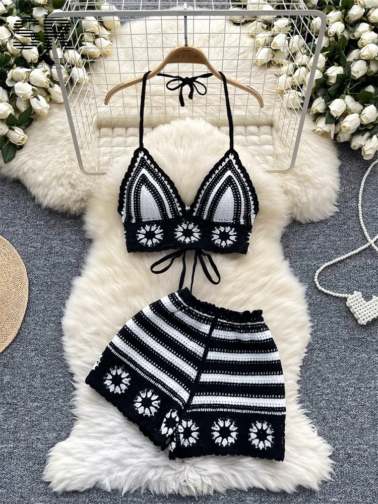 Détail de la camisole halter avec laçage au dos