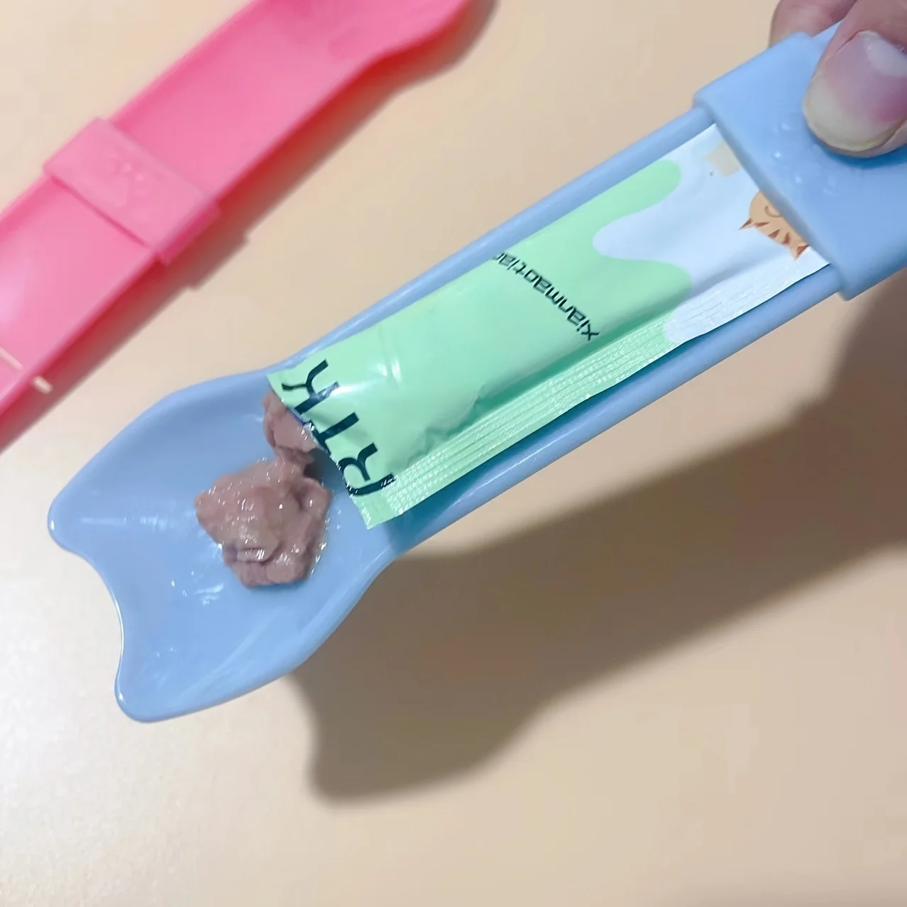 Cuillère Distributrice de Friandises pour Chat - Sticks